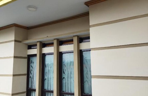 Pandjalu House | Cozy Triana Nur Homestay with Breakfast & Pet-Friendly Options