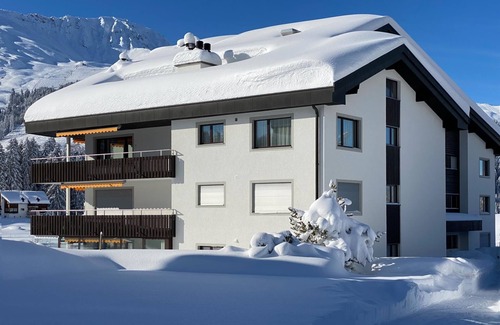 Parpan Apartment | Discover Triangel C Kiefer: Spa, Breakfast & Family-Friendly
