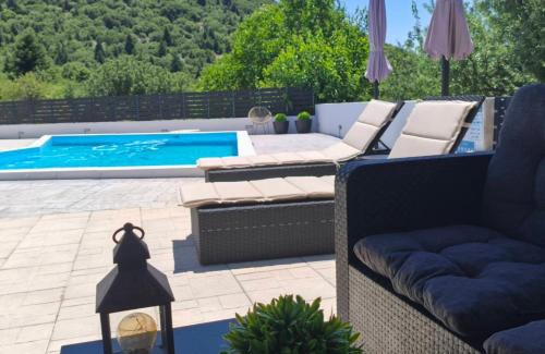 Arcadia Region Apartment | Oceanfront Triantos Guesthome Suite with Pool and Views