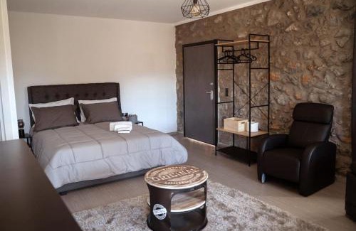Arcadia Region Apartment | Oceanfront Triantos Guesthome Suite with Pool and Views