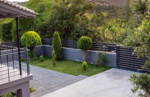 Arcadia Region Apartment | Oceanfront Triantos Guesthome Suite with Pool and Views