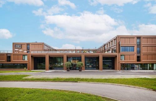 Vizzola Ticino Hotel | Elegant TRIBE Milano Malpensa: Pet-Friendly with Pool Access