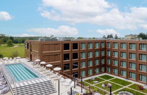 Vizzola Ticino Hotel | Elegant TRIBE Milano Malpensa: Pet-Friendly with Pool Access