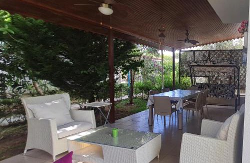 Cenger Villa | Triblex Villa I Private Beach I Walking Distance to the Sea 300 meters