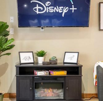 Drumheller House | Cozy Triceratops Landing with Fireplace and Family Fun