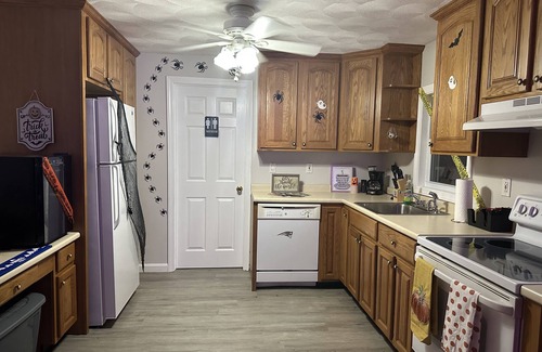 Salem House | Enchanting Trick or Treat Guest Suite for Family Fun