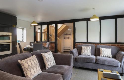 Foxley House | Tricker's Cottage: Pet-Friendly Stay with 9.5/10 Rating