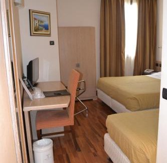 Cade-Gaida Hotel | Pet-Friendly Tricolore Hotel with Exceptional Reviews
