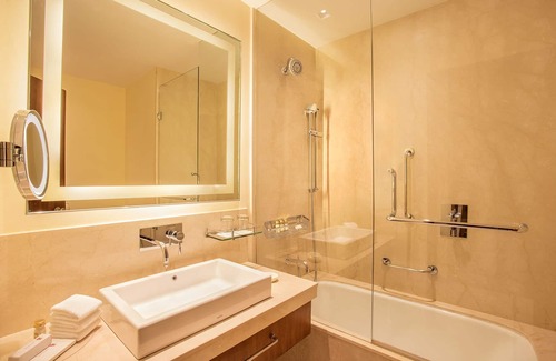 Basai Hotel | Elegant Trident, Agra: 5-Star Stay with Pool & Spa