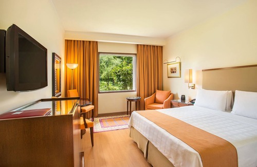 Basai Hotel | Elegant Trident, Agra: 5-Star Stay with Pool & Spa