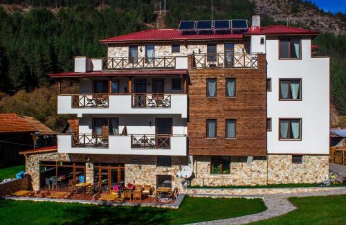 Trigrad Hotel | Trigrad Hotel: Family-Friendly Stay with Relaxing Hot Tub