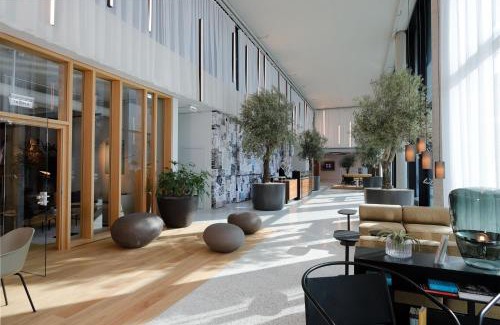 Erdberg Apartment | Tranquil Triiiple Suites: Balcony, Pool & Ocean Views