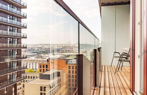 Erdberg Apartment | Explore Triiiple Tower Dream Apartments with Rooftop Pool