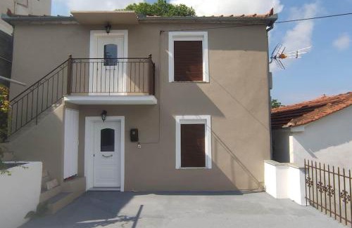 Trikeri House | Cozy Trikeri Cottage: Pet-Friendly Getaway Awaits You