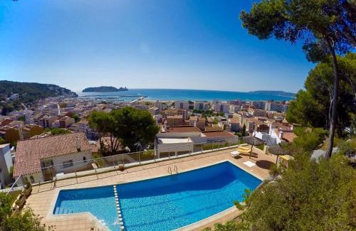 L'Estartit Villa | Relax at Trill Las Brisas: Pet-Friendly Oceanfront Retreat