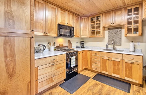 Arcata House | Discover Trillium Bungalow in Arcata Redwoods - Family-Friendly