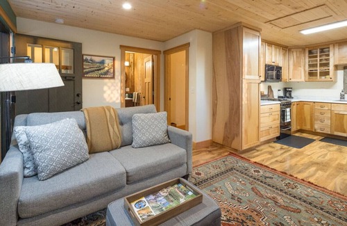 Arcata House | Discover Trillium Bungalow in Arcata Redwoods - Family-Friendly