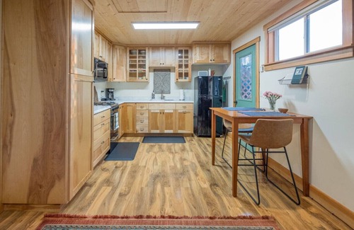 Arcata House | Discover Trillium Bungalow in Arcata Redwoods - Family-Friendly