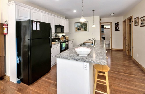 Grey Highlands Cottage | Trillium Shores: Lakefront Retreat with Top-Notch Amenities