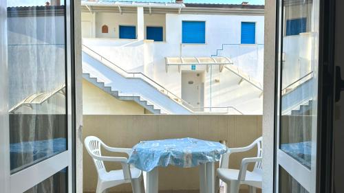 Torrette Apartment | Trilocale con terrazzino a 30mt dal mare di Fano - F003