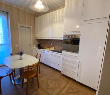 Opera Apartment | Trilocale di Prestigio pochi passi a piedi dallo IEO e 10 minuti auto HUMANITAS 15 minuti dal centro di Milano