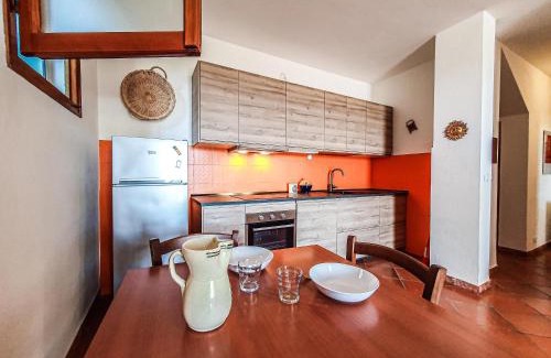 Campo nell'Elba Apartment | Trilocale La Pineta: Family-Friendly Retreat with Garden