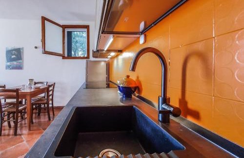 Campo nell'Elba Apartment | Trilocale La Pineta: Family-Friendly Retreat with Garden