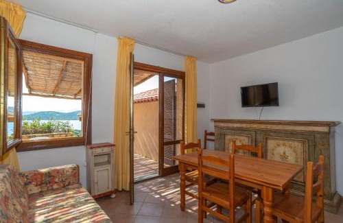 Capo d'Orso House | Family-Friendly Trilocale N8 - Porto Mannu, Rated 8.5/10