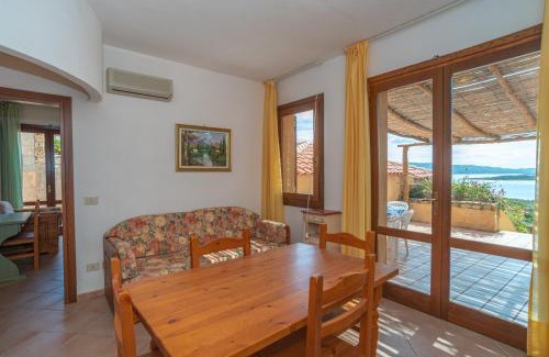 Capo d'Orso House | Family-Friendly Trilocale N8 - Porto Mannu, Rated 8.5/10