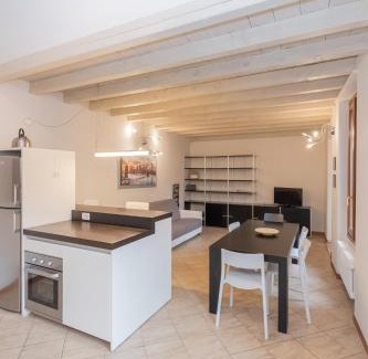 Centro Storico Nord Apartment | Pet-Friendly Trilocale Rua Sovera 85 with Kitchen Access