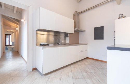 Centro Storico Nord Apartment | Pet-Friendly Trilocale Rua Sovera 85 with Kitchen Access