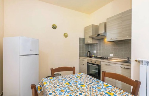 Sorano House | Trilocale Sorano 2: Pet-Friendly Retreat with Ocean Views