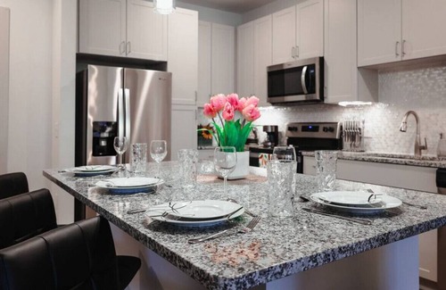 Chapel Hill Apartment | Trilogy 327 · Luxury 2BR apt | Sleep 8 w/Gym & Pool Chapel Hill*