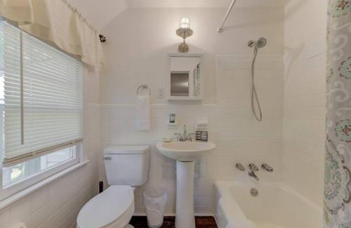 Columbia Apartment | Cozy 1B 1BA Retreat in Beautiful Columbia, Pet Friendly