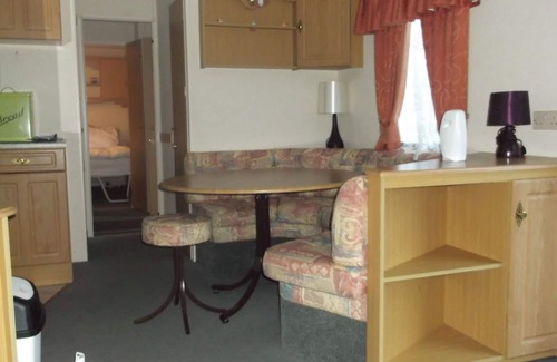 Aldborough House | Comfortable Caravan with Seaview, Steps from the Beach