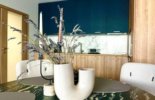 Veliko Tarnovo Apartment | TRINAVIS Boutique Apartments, OWN PRIVATE PARKING, City Center, Entire Apartment