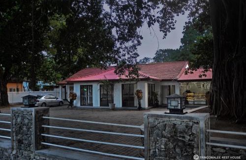 Arunagiri Nagar Hotel | Pet-Friendly Trinco Rest House: Perfect for Family Getaways