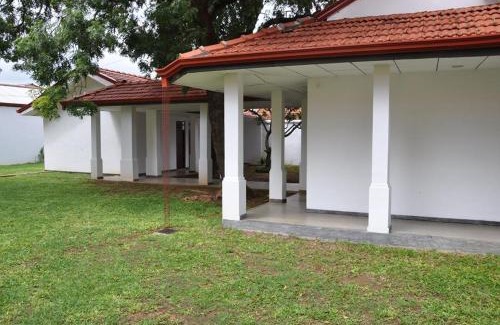 Arunagiri Nagar Hotel | Pet-Friendly Trinco Rest House: Perfect for Family Getaways
