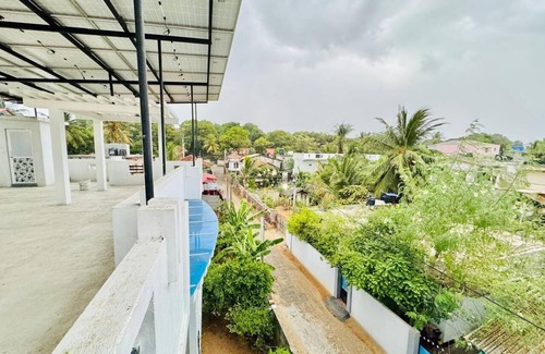 Trincomalee House | Trinco Town Family Guest House 4-bedroom house in charming Trincomalee with AC,