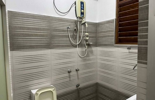 Trincomalee Apartment | Trinco Waves: Pet-Friendly Retreat with Breakfast Included