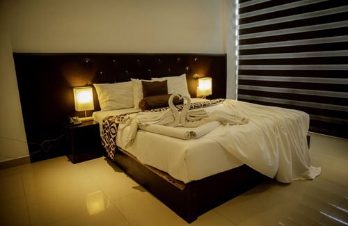 Arunagiri Nagar Resort | Trincomalee Beach Resort & Spa: Ocean View with Pool Access