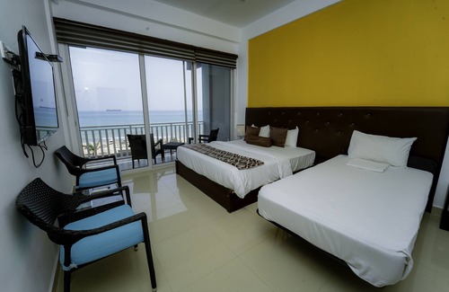 Arunagiri Nagar Resort | Trincomalee Beach Resort & Spa: Ocean View with Pool Access