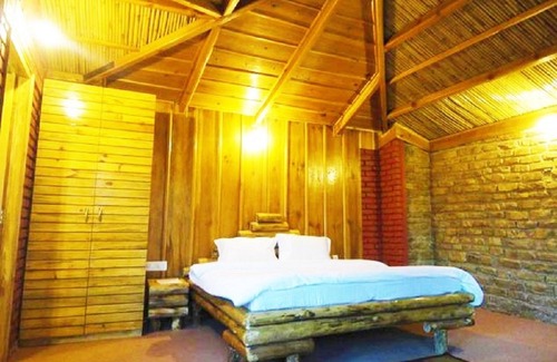 Mukteshwar House | Trinetra Orchards: Family-Friendly Retreat with Dining Options