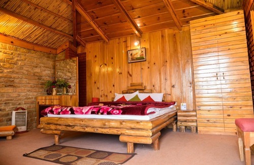 Mukteshwar House | Trinetra Orchards: Family-Friendly Retreat with Dining Options