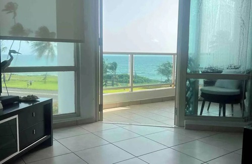 Herreras Apartment | Pet-Friendly Trinity Beach Apartment for Families