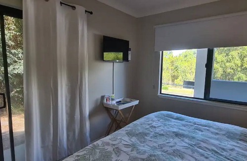 Trinity Park Apartment | Pet-Friendly Trinity Beach Escape - Private Studio Retreat