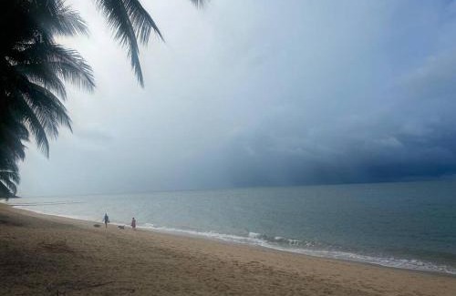 Trinity Beach House | Trinity Beach Oasis: Pet & Child Friendly Retreat Awaits