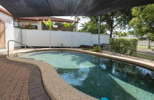 Trinity Beach Apartment | Trinity Beach Pearl - 2BR Apt, 3 min to Beachfront