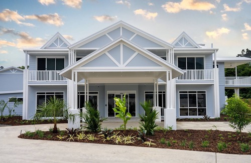 Trinity Beach Apartment | Trinity Collective: Ocean View Studio Apartment with Pool