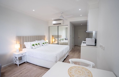 Trinity Beach Apartment | Trinity Collective: Ocean View Studio Apartment with Pool
